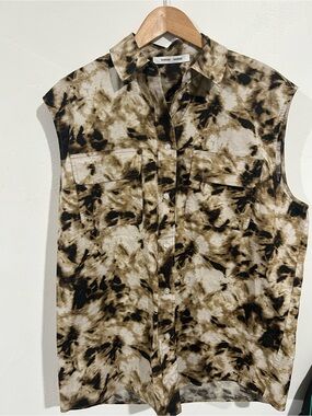 SAMSOE Women's Sleeveless Button-Up Tank Top in Brown and Black Tie-Dye
